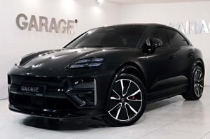 2025 PORSCHE MACAN TURBO
